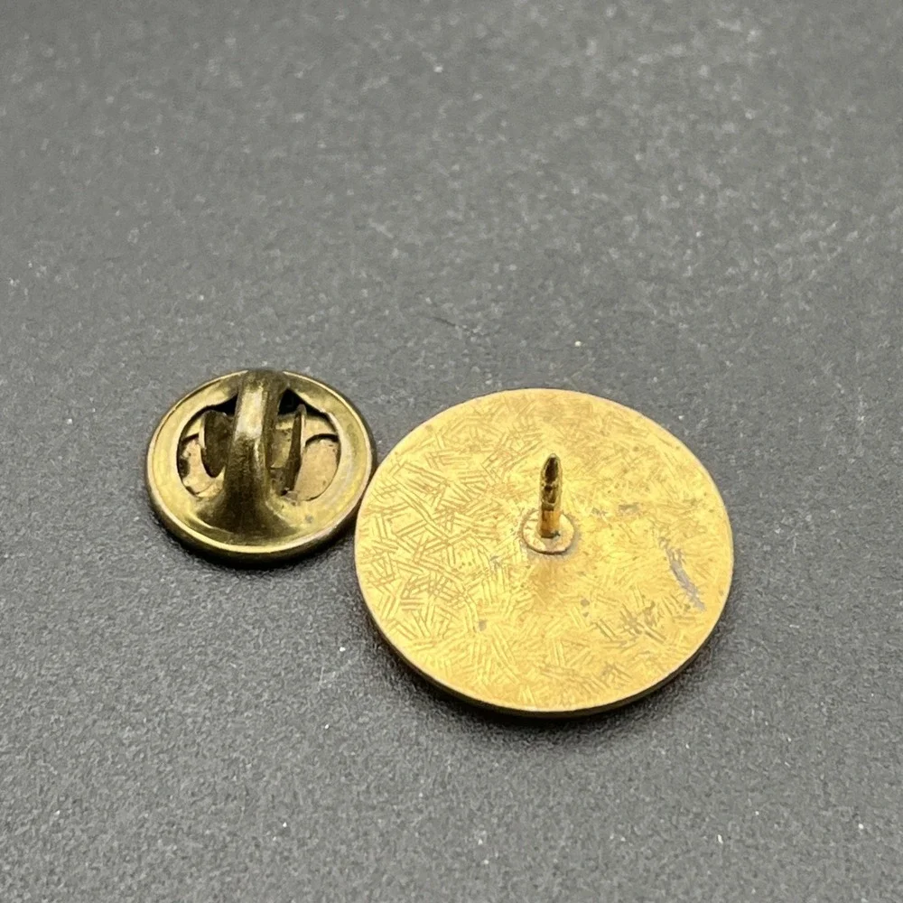 The Golden‎ Tigers Gold Tone Lapel Hat Pin
